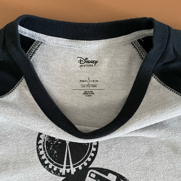 Disney’s Mickey Mouse Chicago T-shirt. - Picture 4 of 5